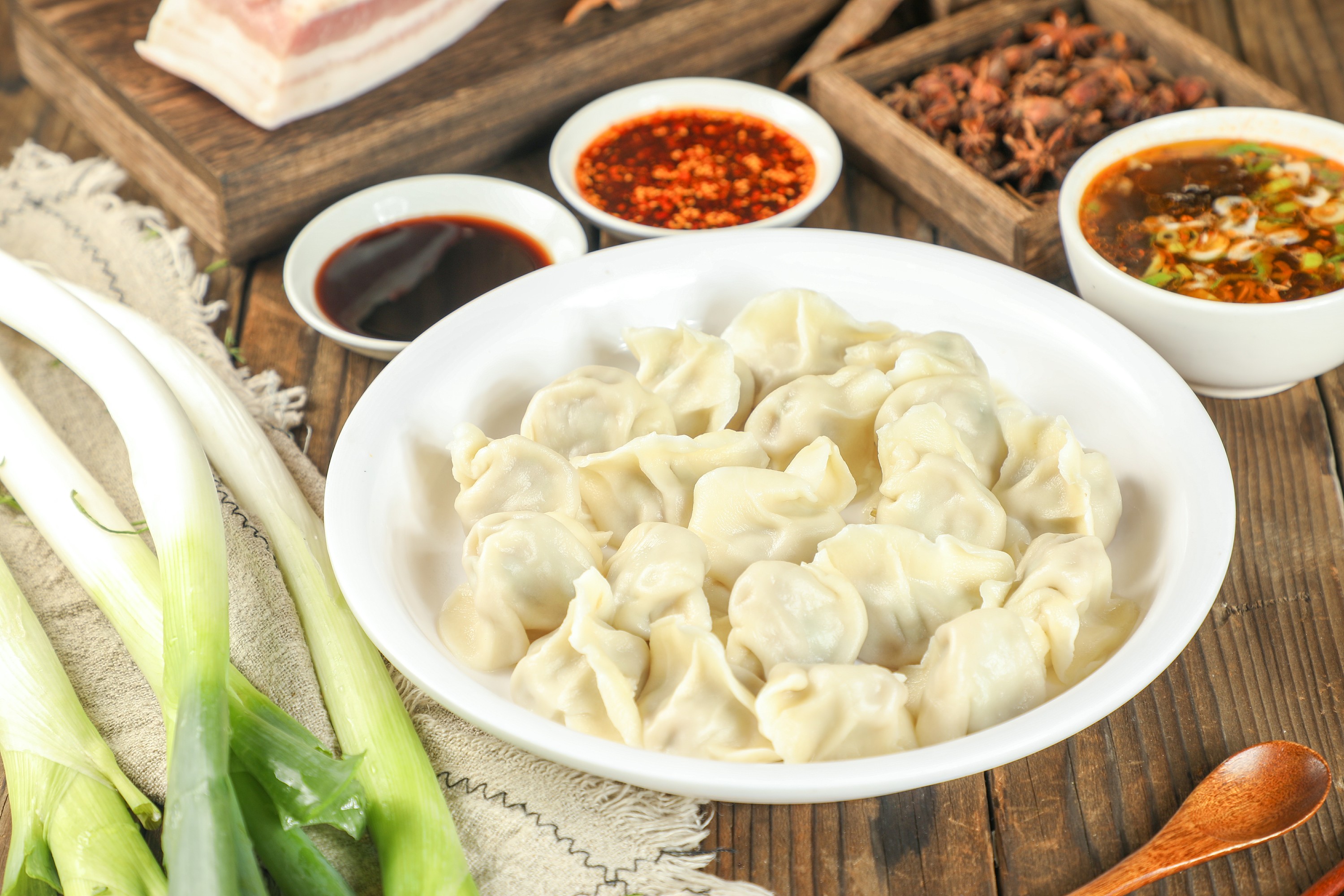 A股开盘速递 | 三大股指表现不一 乳业概念显著上涨